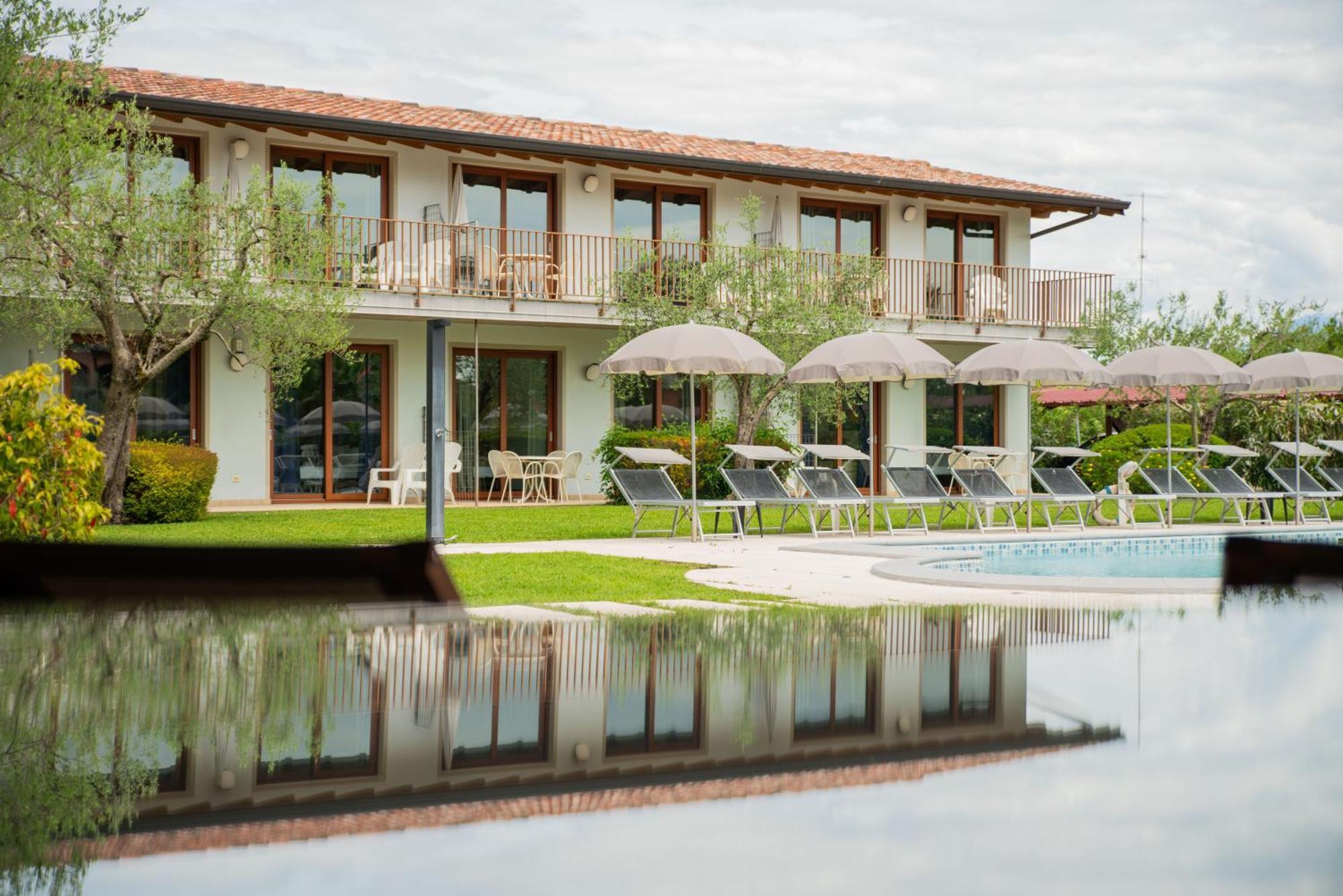 Residence Molino - Holiday Apartments マネルバ・デル・ガルダ エクステリア 写真