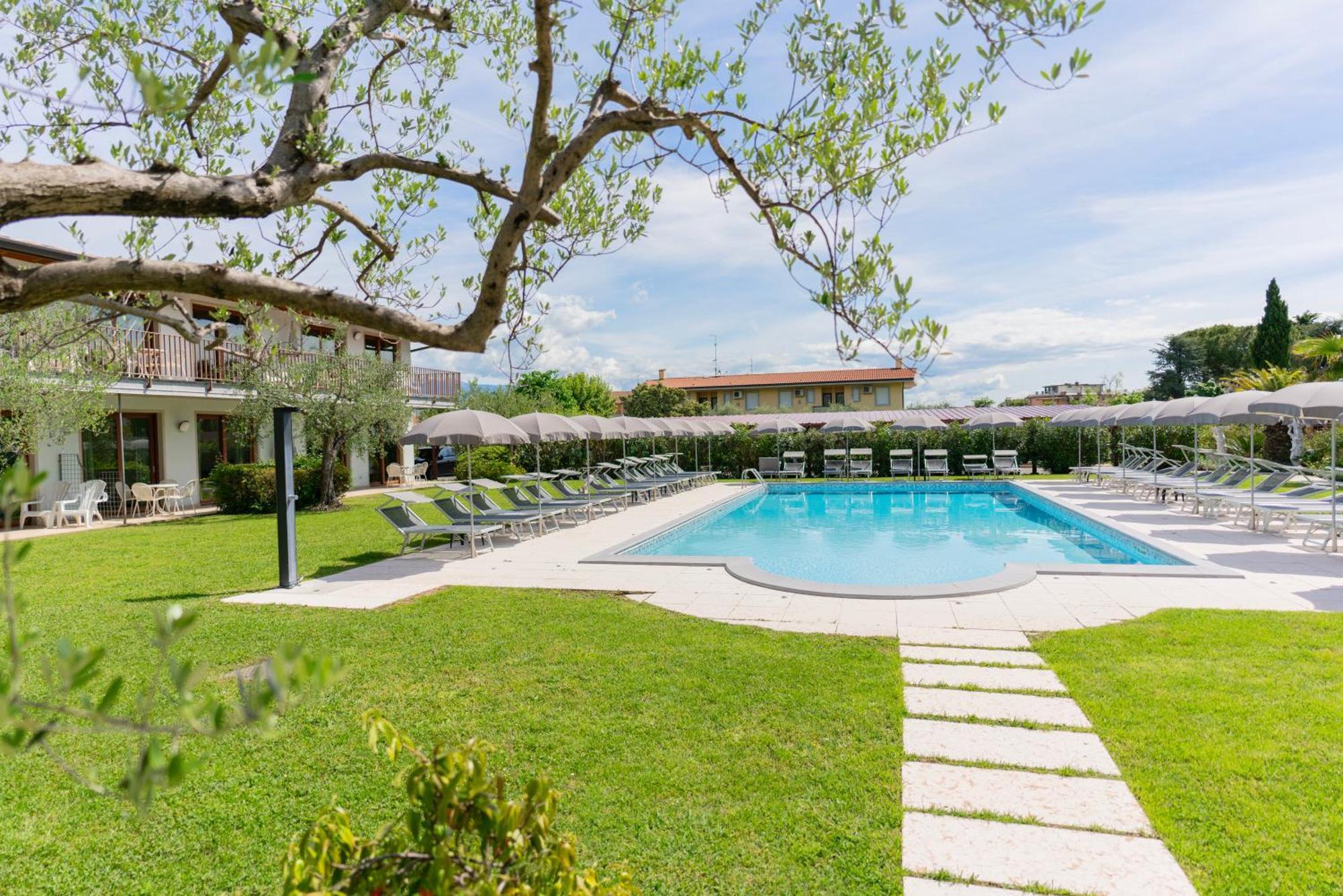 Residence Molino - Holiday Apartments マネルバ・デル・ガルダ エクステリア 写真